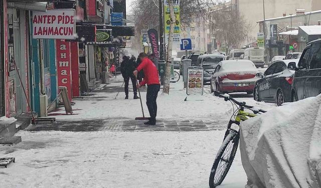 Ardahan yeniden beyaza büründü