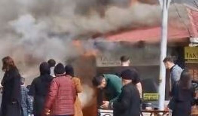 Artvin'de taksi durağında çıkan yangın paniğe neden oldu
