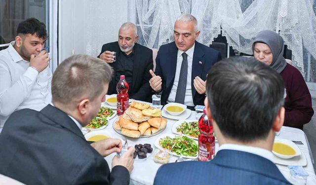 Bakan Ersoy, Kırıkkale'de Ürkmez ailesinin iftar sofrasına konuk oldu