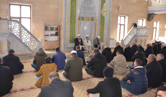 Bulanık'ta deprem şehitleri dualarla anıldı