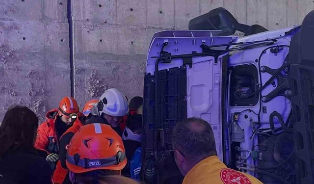 Çankırı'da devrilen tırdaki 4 kişi yaralandı