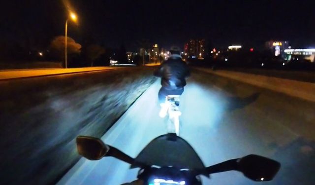 Çarpmaktan son anda kurtulduğu bisikletliye önce tokat attı, sonra yerden kaldırdı