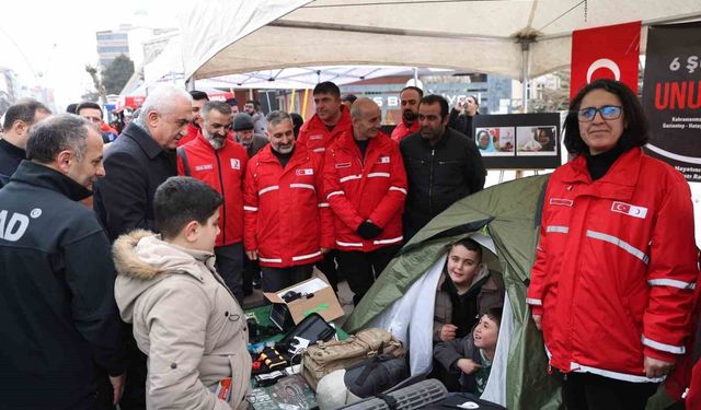 Depremde hayatını kaybedenler Muş'ta dualarla anıldı