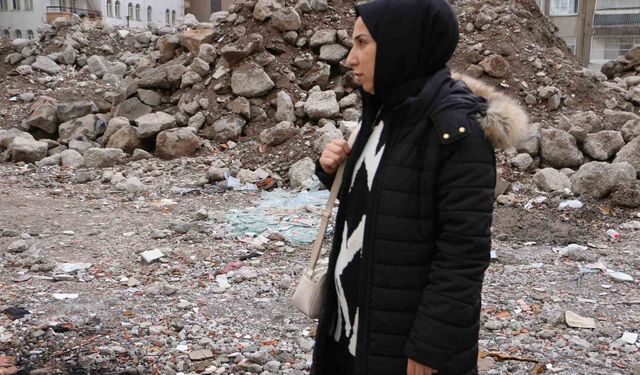 Depremin ilk yarım saatinde annesini kaybetti, 60 saat sonra kendisi kurtarıldı