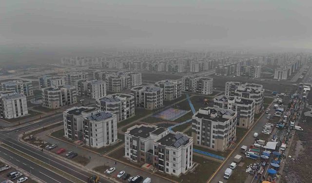 Depremzedenin evine misafir olan vatandaş: 'Yurt dışında bu kadar konutun bu kadar kısa sürede yapılmasına inanılmıyor''