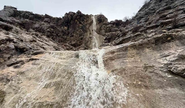 Diyarbakır'da kar ve yağmurun ardından şelale yeniden akmaya başladı