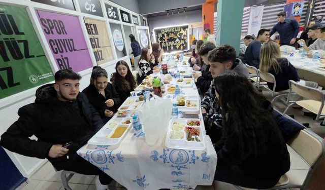 Edirne'de imece usulü iftar: Okul içinde Ramazan bereketi
