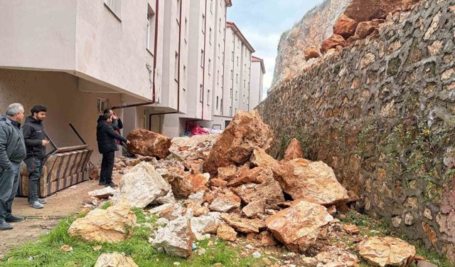 Eğirdir'de yuvarlanan kayaların tehdit ettiği bina tahliye edildi
