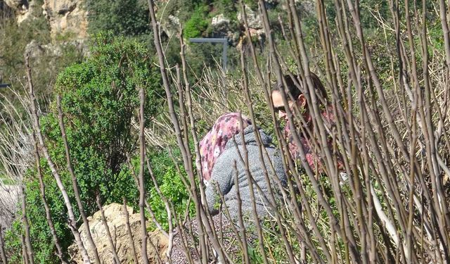 Engelli oğlu için falezlere çıktı, 2 saatte ikna edildi