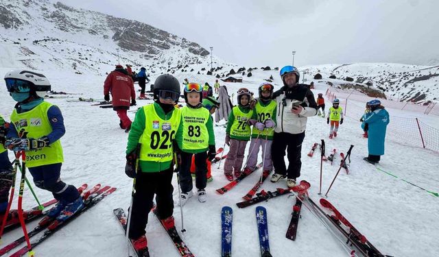 Ergan Dağı Kayak Merkezi'nde yarışma heyecanı başladı