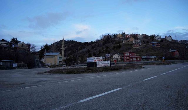 Geçit Köyü'nde 18 yıllık iftar geleneği yoldan geçenleri sofrada buluşturuyor