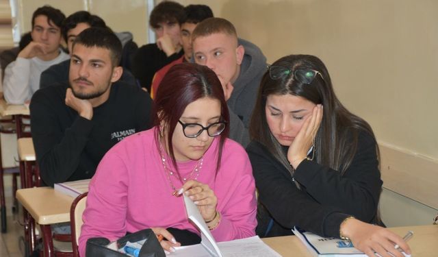 Gençler üniversite hayallerine ücretsiz kavuşuyor