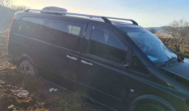 Isparta'da kontrolden çıkan araç şarampole uçtu: 10 yaralı