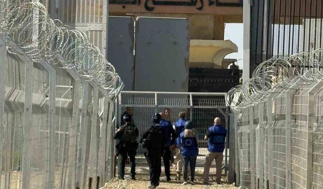 İsrail: 'Refah Sınır Kapısı'nda çift yönde geçişlere yarın başlanması bekleniyor'