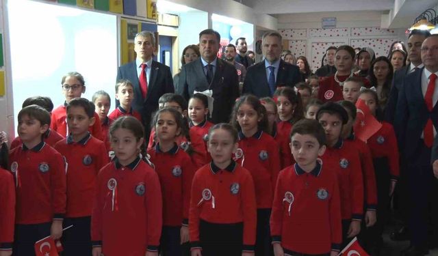 İstanbul'da yarıyıl tatilinin ardından ders zili çaldı: İlk ders 'Bayrak Sevgisi' oldu