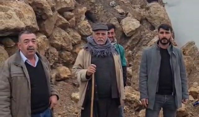 İstinat duvarı taziye evinin üstüne yıkıldı