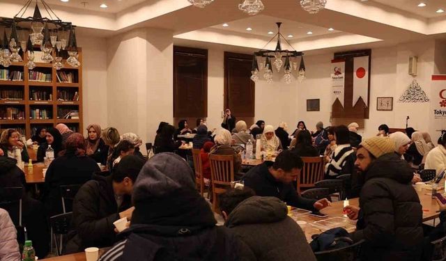 Japonya'daki Tokyo Camii'nde iftar sevinci