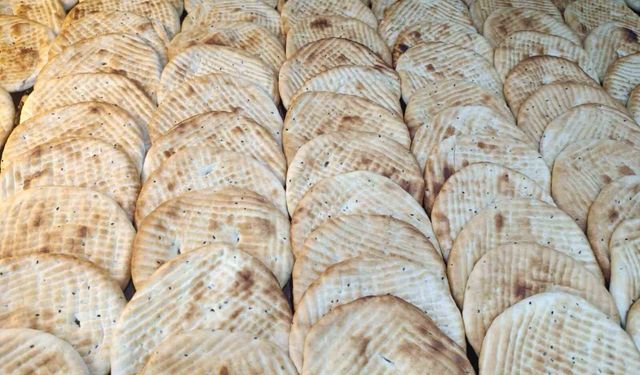 Kahramanmaraş'ın tecilli lezzeti Maraş çöreği Ramazan sofralarını süslüyor