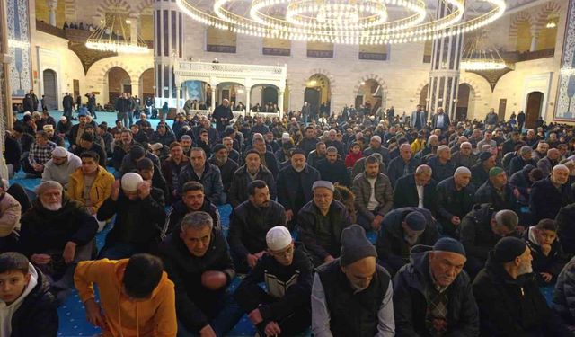 Kahramanmaraş'ta ilk teravih namazı kılındı