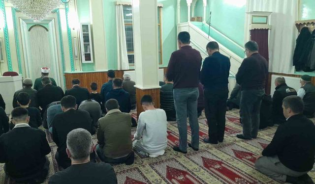 Karapınar'da ilk teravih namazı kılındı