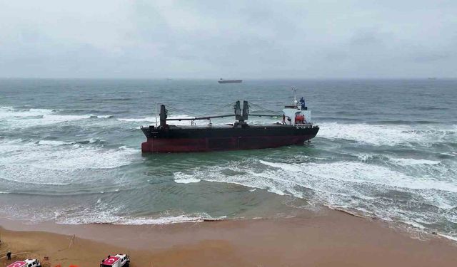 Kastamonu açıklarında vurulan ve Sarıyer'de karaya oturan gemi havadan görüntülendi