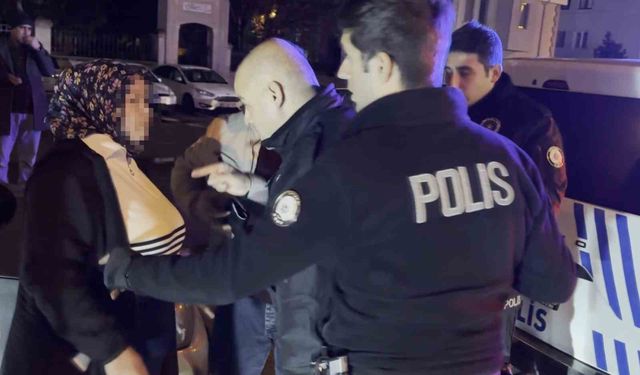 Kavga sonrası gözaltına alınan şahıs 'Kapıyı kapatmayın' derken, annesi 'Adam öldürmedi, çıkarın benim çocuğumu' dedi