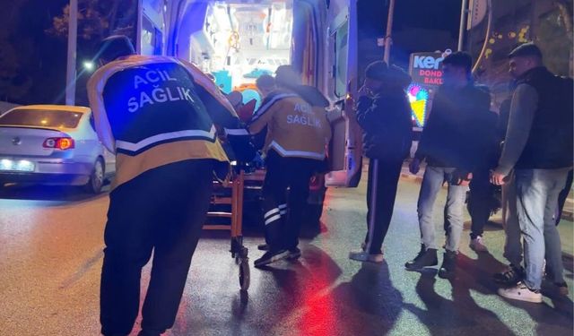 Kavşakta motosiklet ile otomobil çarpıştı: 2 yaralı