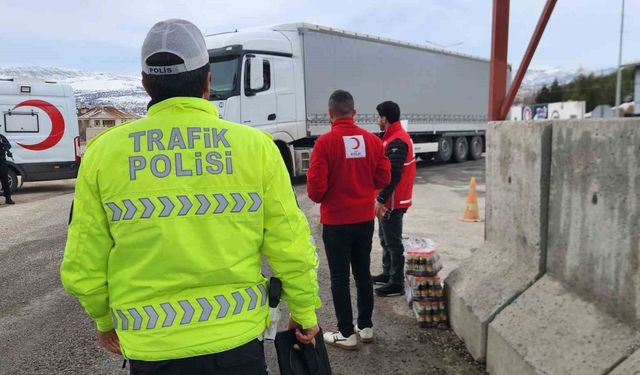 Kızılay'dan trafik noktalarında anlamlı destek