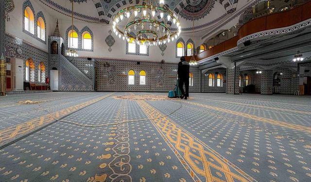 Körfez'de camiler Ramazan ayına hazırlanıyor