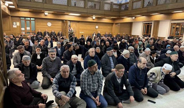 Kulu'da ilk teravih namazında camiler doldu