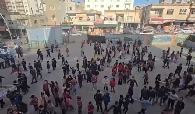 Kurtalan'da öğrenciler 'Kabe'de Hacılar' ilahisine hep birlikte eşlik etti