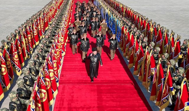 Kuzey Kore lideri Kim: 'Ordumuzun savaş cephesi daha da genişleyecek'