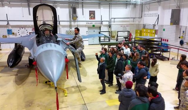 Lise öğrencileri F-16 kokpitinde: 'Gelecekte KAAN'ları, Kızıl Elma'ları, Atak'ları biz uçuracağız'