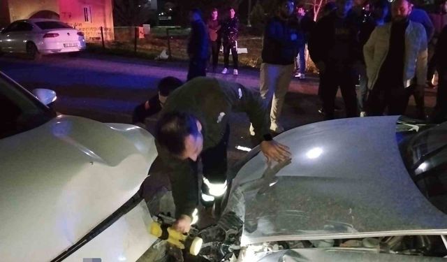 Mardin'de iki otomobil çarpıştı, 6 kişi yaralandı