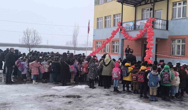 Muş'ta ikinci dönem 'Bayrak Sevgisi' temasıyla başladı