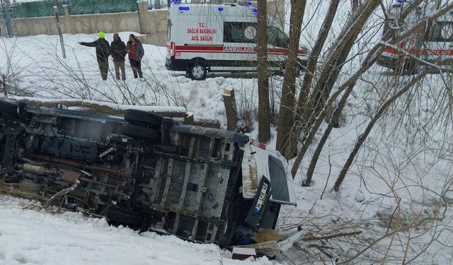 Muş'ta işçi servisi şarampole yuvarlandı: 6 yaralı