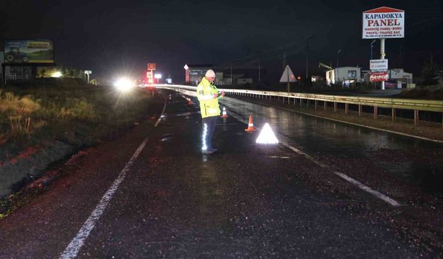 Nevşehir'de yolda oluşan çukurlar, 5 aracı yolda bıraktı