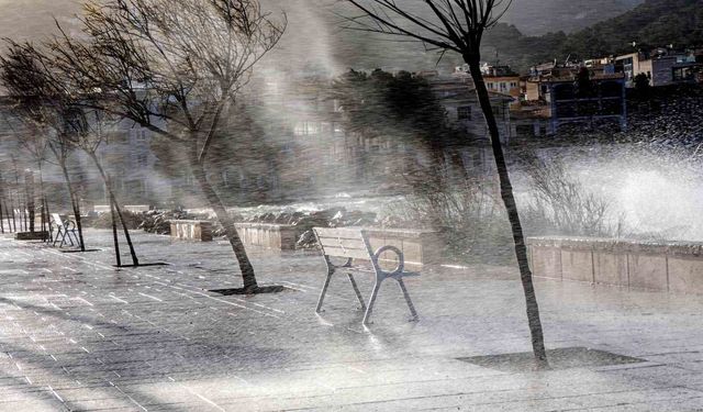 Nils Fırtınası, İspanya ve Portekiz'i kırmızı alarm geçirdi