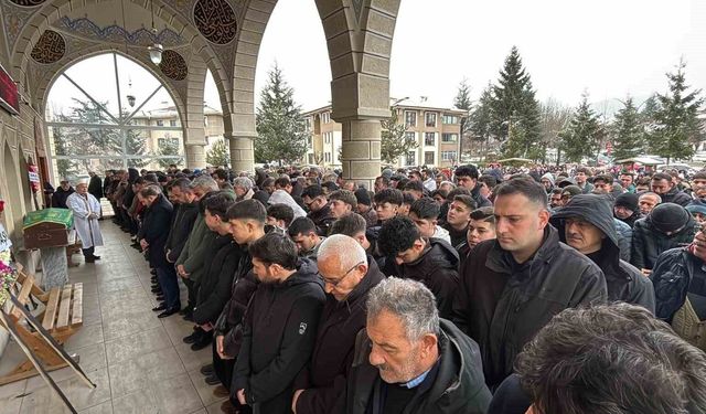 Oğlunun acısına yüreği dayanamayan anne son yolculuğuna uğurlandı