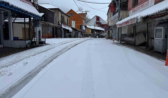 Osmaniye Zorkun Yaylası'nda kar yağışı başladı