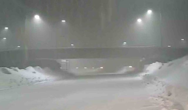 2640 Rakımlı Ovit Dağı'nda kar yağışı etkili oluyor