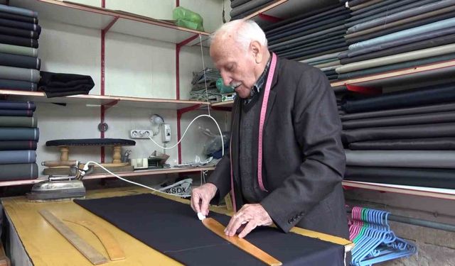 Şalvar ustası mesleğini yaşatmaya çalışıyor