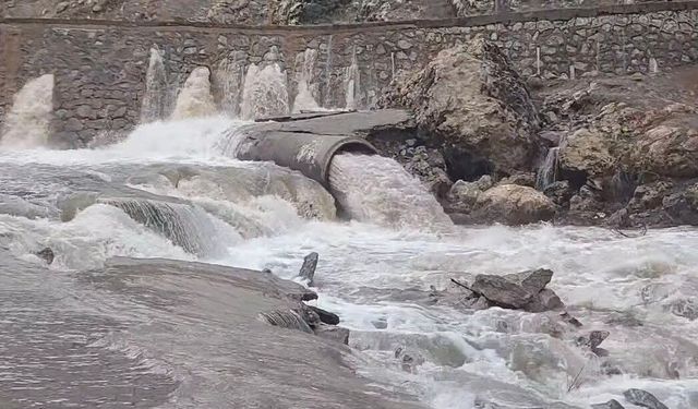 Sinek Çayının debisi yükseldi