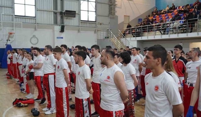 Sporcular siyah kuşak için ter döktü