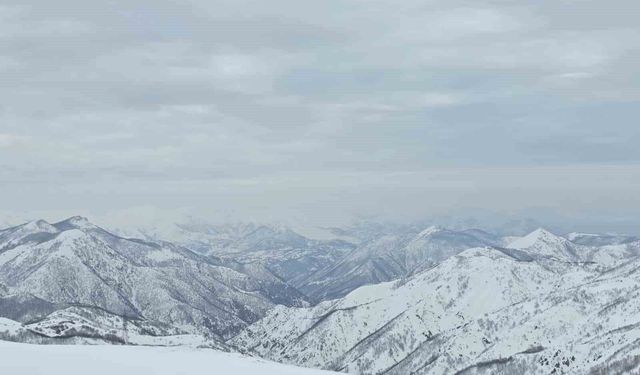 Sülbüs Dağı'nda zorlu kış tırmanışı