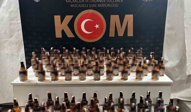 Şüphe üzerine aranan araçta 100 şişe kaçak alkol ele geçirildi