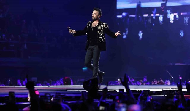 Tarkan'ı 9 gündür süren konser serisinde yaklaşık 50 bin kişi dinledi