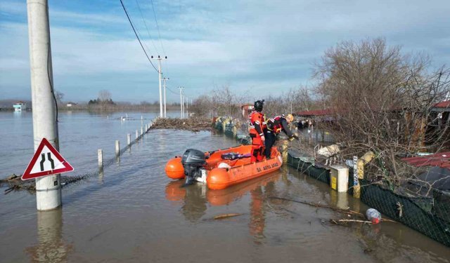 Taşkında mahsur kalan hayvanlar kurtarılmaya devam ediyor