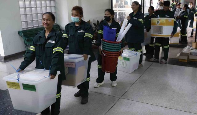 Tayland'da yaklaşık 53 milyon seçmen kritik seçim için sandık başına gidecek