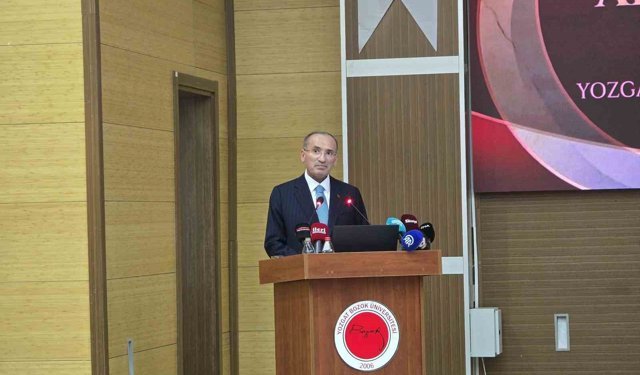 TBMM Başkanvekili Bekir Bozdağ: '1982 Anayasası artık Türkiye'yi taşıyamıyor'